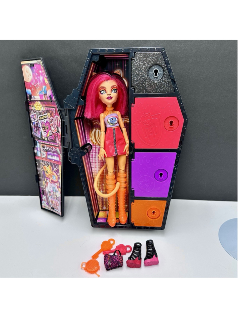 Monster High Skulltimate Secrets Neon Frights Toralei Stripe G3 Accessories